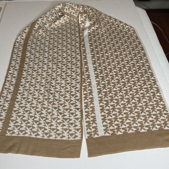 Michael Kors Scarf Knit Camel Cream MK Logo Scarf - Picture 2 of 6